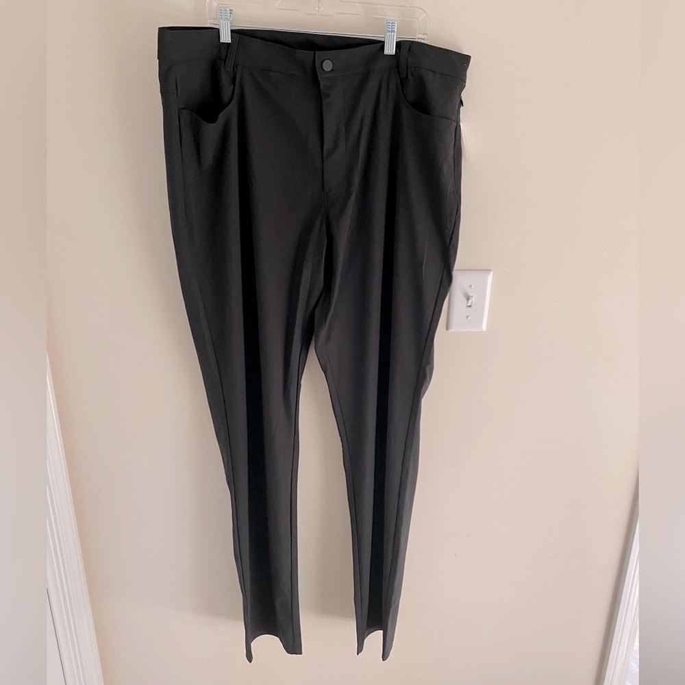 Men’s Old Navy “The Hybrid pant”, black, size 42 x 36. NWT